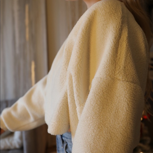 ❌sold Aritzia Sunday Best LUPA SWEATER (Giselle) - Picture 4 of 8